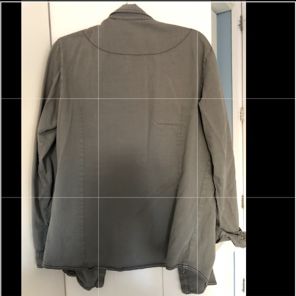 Button down - Picture 3 of 3